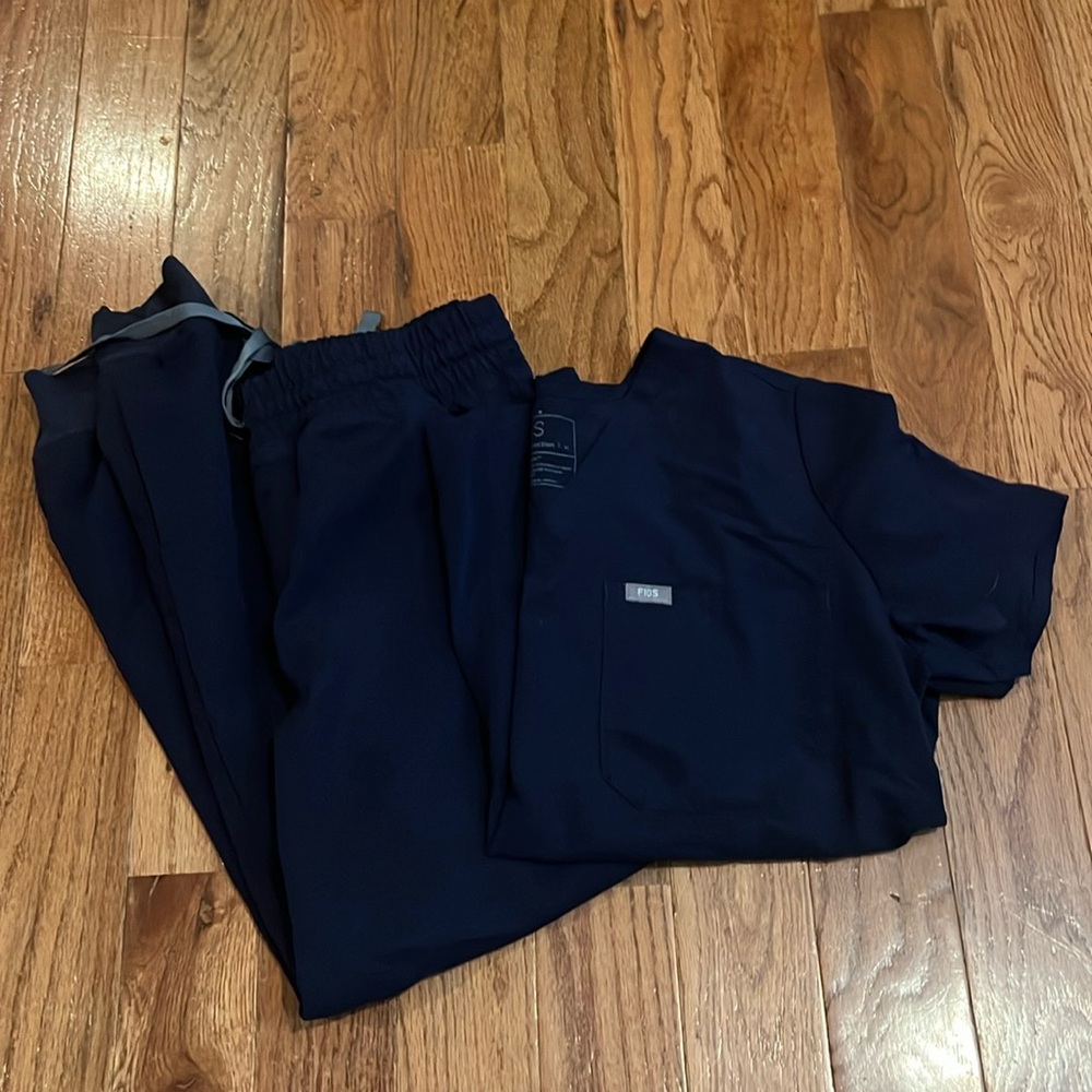 Navy Figs Scrub Set